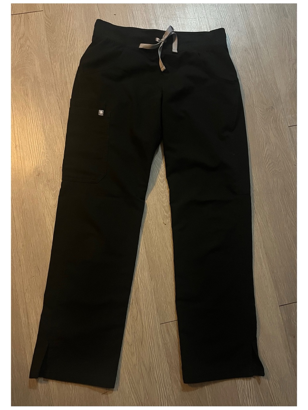 Black FIGS scrub pants in XS/P